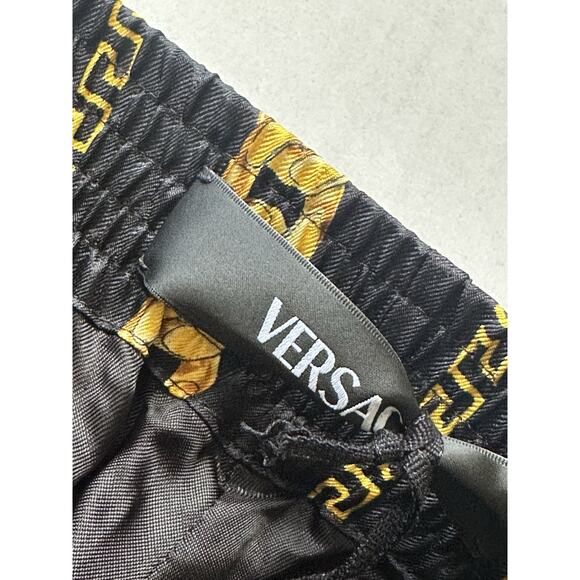 Versace Chain Print Silk Men's Black/Gold Shorts 50 Eu (32”) 1010119 NWT $1500 - Picture 8 of 12